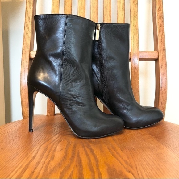 Louise et Cie Black Leather Booties, Size 9.5 - Picture 12 of 12